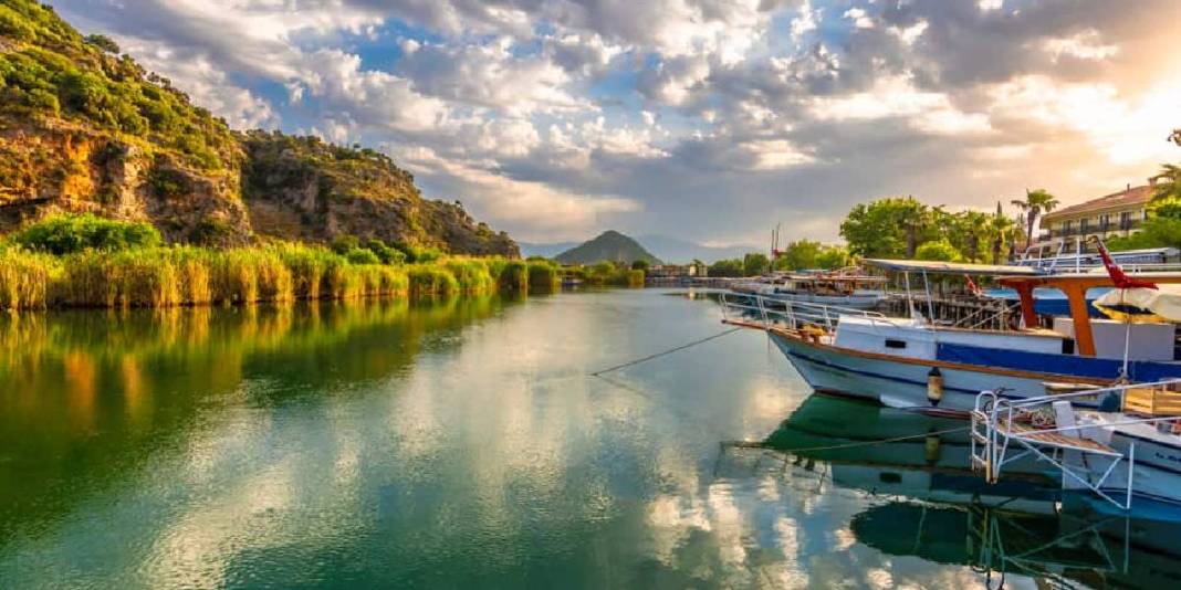 Türkiye’nin en güzel göllerinden biri! Aşk Adası da var şifalı suları da: Doğa ve su burada buluşuyor! 1